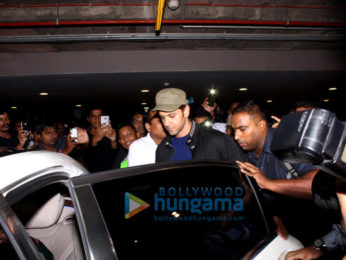 Hrithik Roshan & Pooja Hegde return from Delhi promotions of 'Mohenjo Daro'