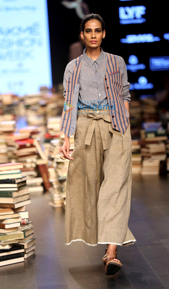 jacqueline fernandez walks for rajesh pratap singh at lakme fashion week 2016 day 3 4