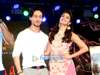 Jacqueline Fernandez & Tiger Shroff promote 'A Flying Jatt' at Narsee Monjee College