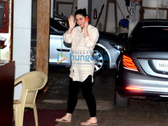 Kareena Kapoor Khan snapped when she visited her mother's house in Bandra