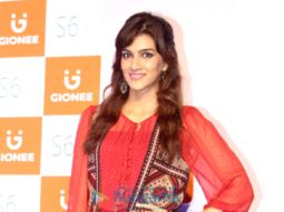 Kriti Sanon unveils Gionee’s latest mobile phone