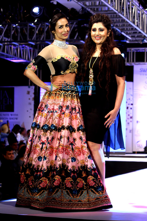 malaika walks at silver nite jewellery show 6