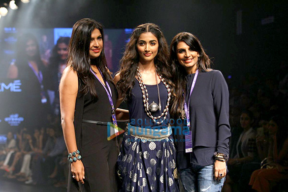 pooja walks at lfw 2016 1