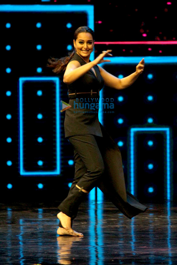 promotion of akira on the sets of dance 2 2