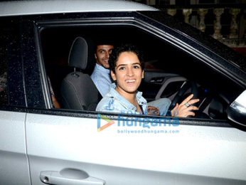 Rajkumar Hirani meets 'Dangal' cast at Aamir Khan's house