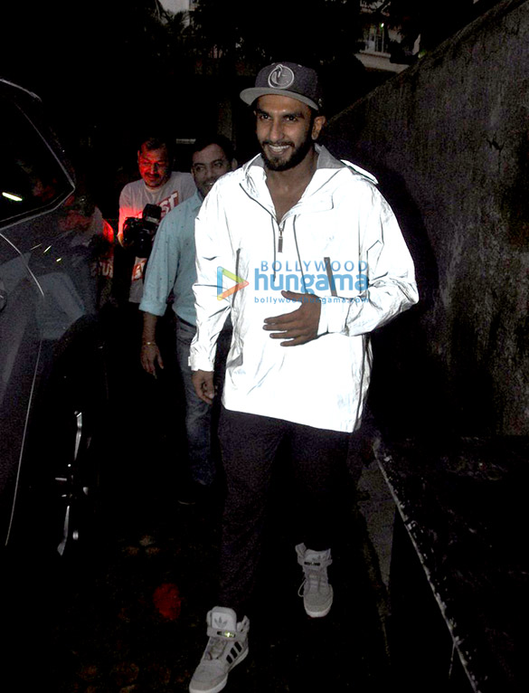 ranveer snapped wearing jacket 3