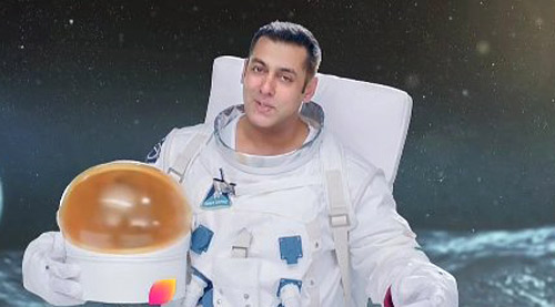 Watch: Salman Khan turns astronaut for the latest promo of Bigg Boss 10 Watch: Salman Khan turns astronaut for the latest promo of Bigg Boss 10