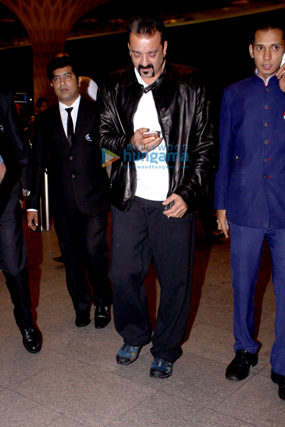 sanjay dutt snapped at the airport 3