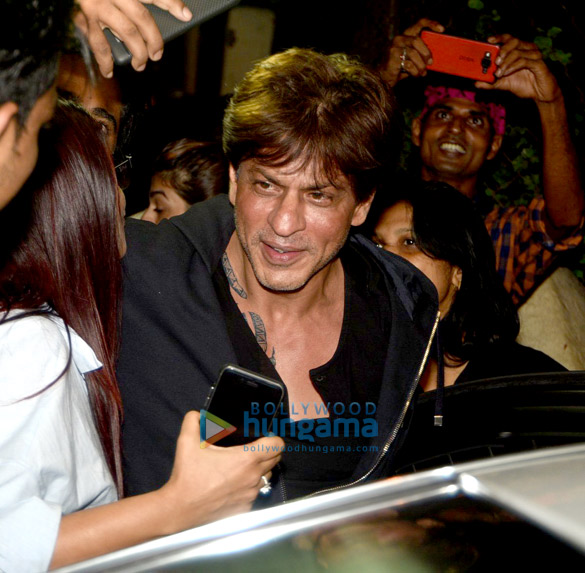 Shah Rukh Khan spotted outside Shankar Mahadevan’s office Shah Rukh Khan spotted outside Shankar Mahadevan’s office
