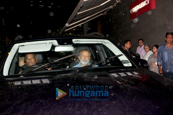 shahid kapoors family visit the hospital to meet mira rajput and the newly born baby girl 4