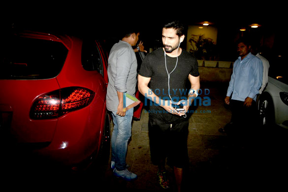 shahid snapped obliging his fans with a selfie 3