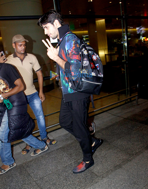 sidharth katrina arrive back from usa 1