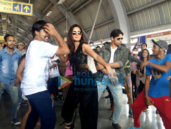 Sidharth Malhotra & Katrina Kaif groove to Kala Chashma at Shyam Nagar metro station in Jaipur