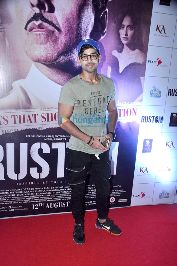 special screening of rustom 14