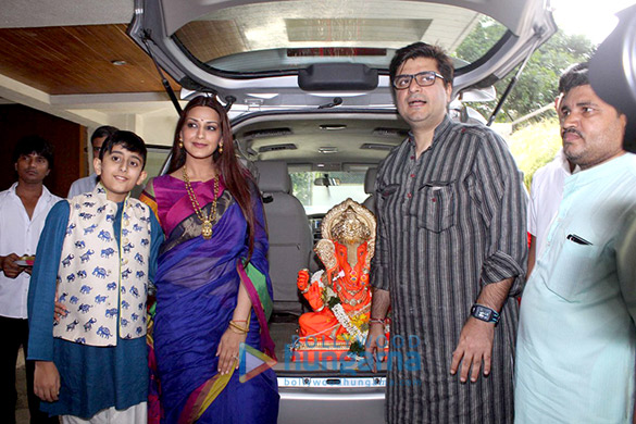 Abhishek Bachchan, Twinkle Khanna at Sonali Bendre & Goldie Behl’s Ganesh visarjan