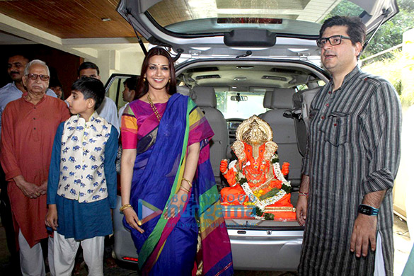 abhishek at sonali goldies ganesh 5