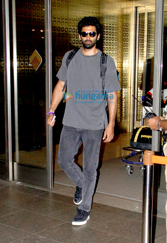 Aditya Roy Kapur snapped with his parents at the airport Aditya Roy Kapur snapped with his parents at the airport
