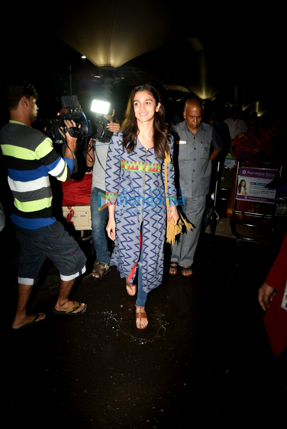 alia returns from jaipur lucknow 3