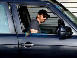 Arjun Rampal, Farhan Akhtar & Purab Kohli snapped at Farhan Akhtar’s house
