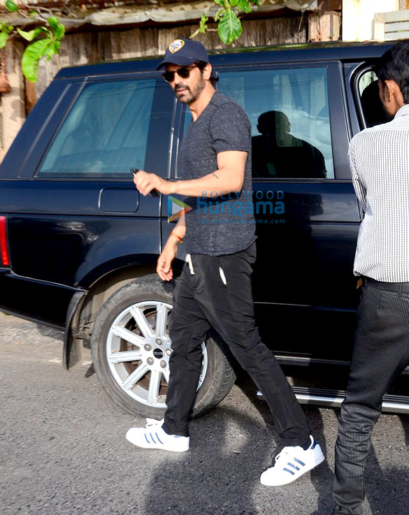 arjun farhan purab snapped at farhans house 5