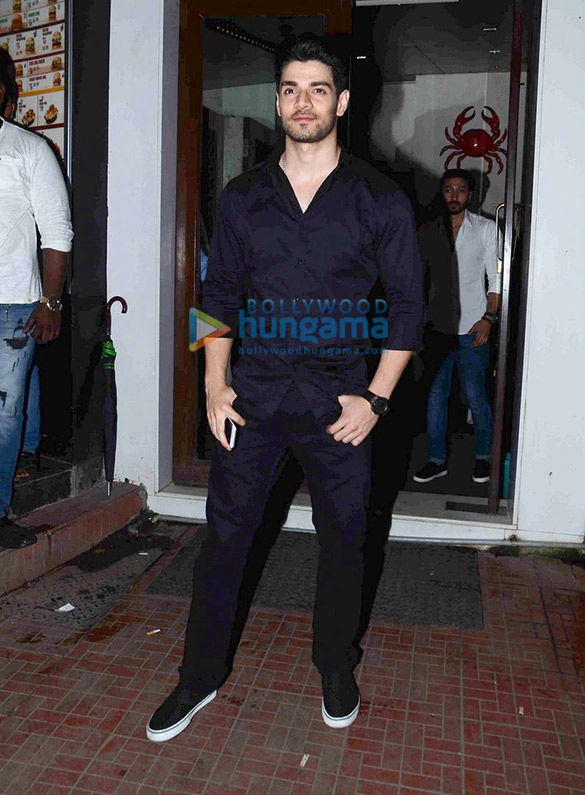 arjun rampal malaika arora khan dino morea neha dhupia others at bastian restaurant bash 5