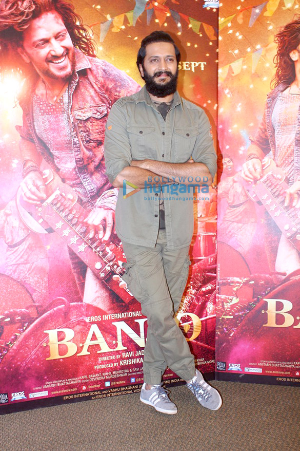 cast of banjo celebrates director ravi jadhavs birthday 5