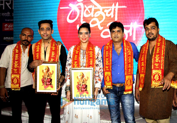 celebs visit the ganesh galli ganpati 2