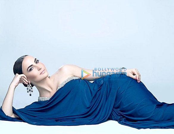 elli avram 29