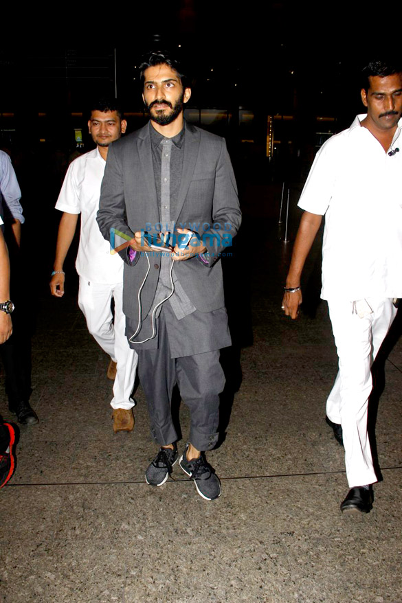 harshvardhan kapoor saiyami kher suniel shetty snapped at the airport 1