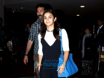 Karisma Kapoor & Alia Bhatt snapped at the airport