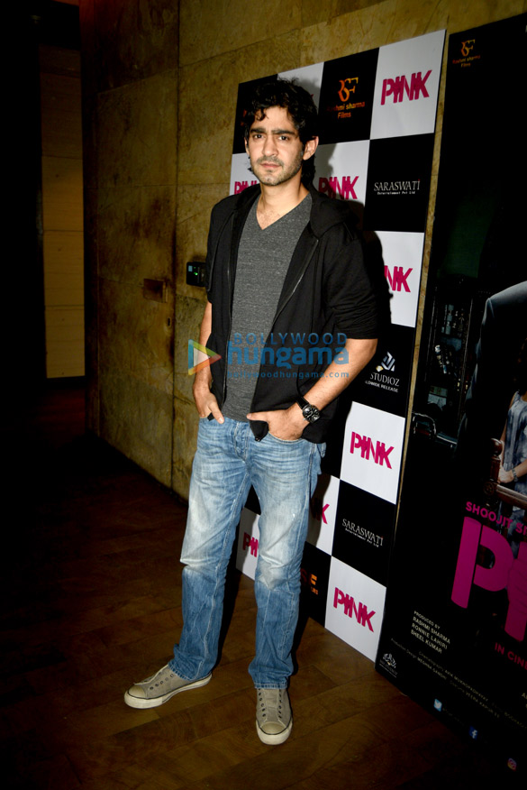 kriti sanon preity zinta juhi chawla grace the special screening of pink 5