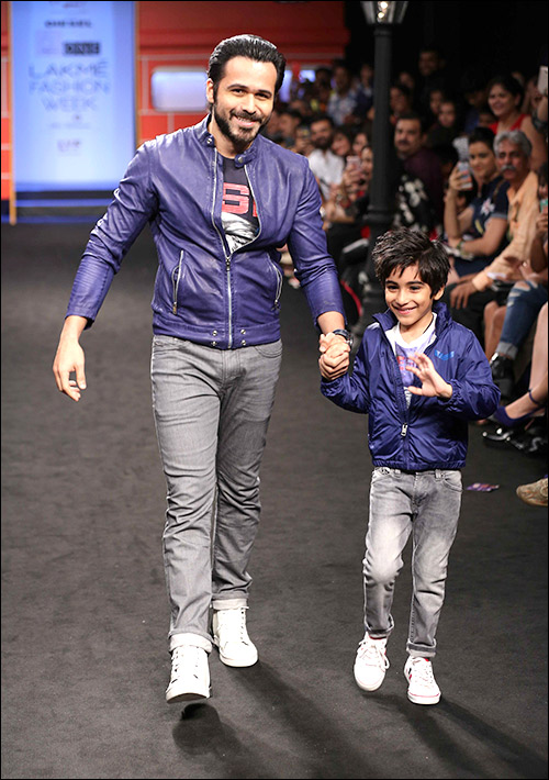 check out kareena kapoor khan ranbir kapoor deepika padukone and more at lakme fashion week 2016 6 check out kareena kapoor khan ranbir kapoor deepika padukone and more at lakme fashion week 2016 6