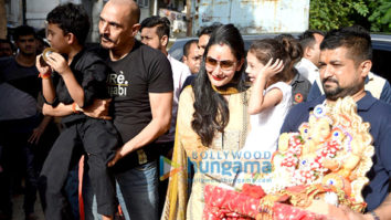 Manyata Dutt & kids’ Ganesh visarjan