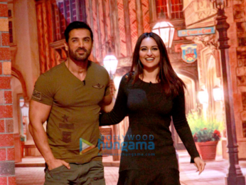 John Abraham & Sonakshi Sinha snapped on the sets of 'The Kapil Sharma Show', while promoting their upcoming film Force 2