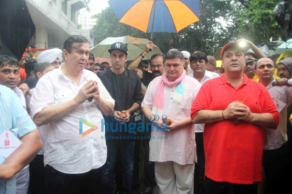 Ranbir Kapoor, Rishi Kapoor, Randhir Kapoor & Rajiv Kapoor snapped during Ganpati Visarjan at RK Studio Ranbir Kapoor, Rishi Kapoor, Randhir Kapoor & Rajiv Kapoor snapped during Ganpati Visarjan at RK Studio