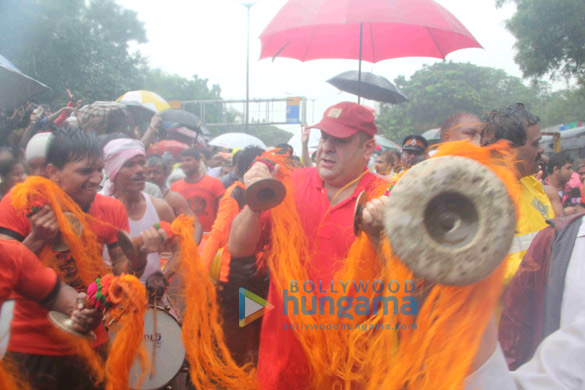 ranbir rishi snapped ganpati visarjan 7