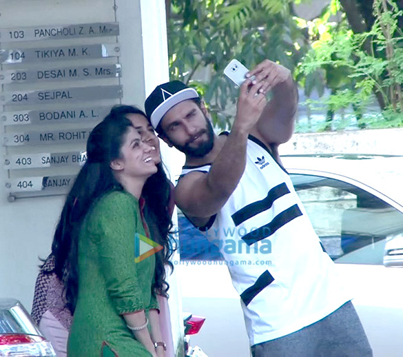 ranveer snapped post darshan 2