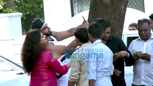 ranveer snapped post darshan 6