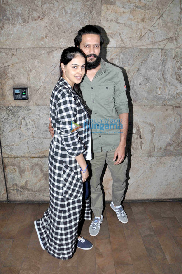 riteish deshmukh genelia dsouza snapped at banjo screening 2