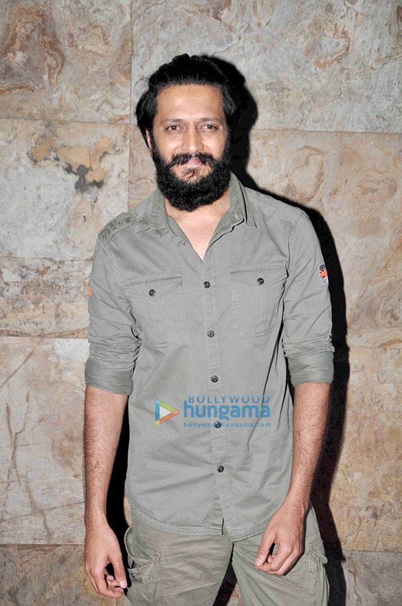 riteish deshmukh genelia dsouza snapped at banjo screening 3