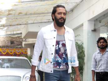 Riteish Deshmukh spotted outside Sunny Super Sound