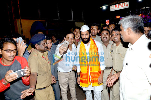Riteish Deshmukh visits Siddhivinayak Temple Riteish Deshmukh visits Siddhivinayak Temple