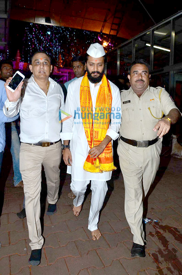 riteish visits siddhivinayak temple 3