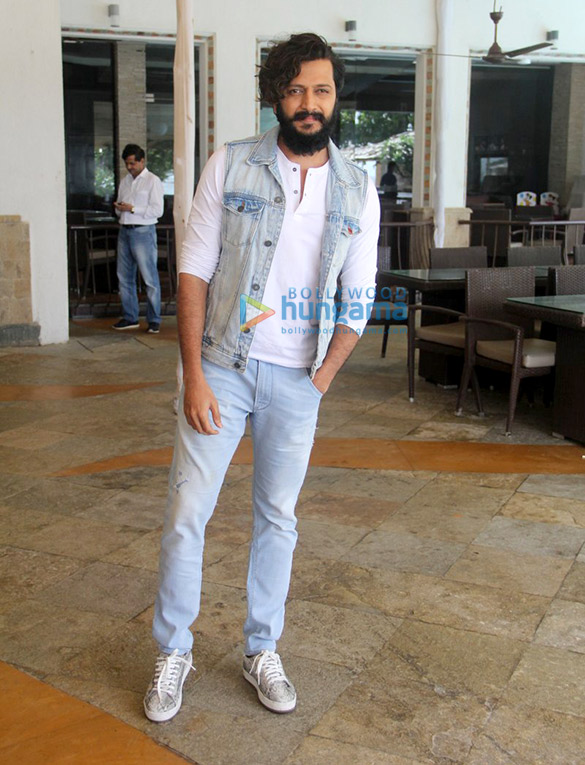 ritesh nargis snapped at banjo promotions 2