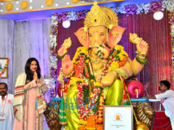 Rituparna Sengupta visits Andheri Cha Raja to seek the blessings of Lord Ganesha