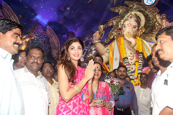 Shilpa Shetty visits Chinchpoklicha Chintamani Shilpa Shetty visits Chinchpoklicha Chintamani