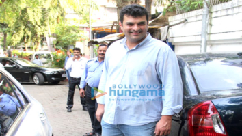 Siddharth Roy Kapur, Aditya Roy Kapur & Kunaal Roy Kapur snapped during house hunt in Bandra