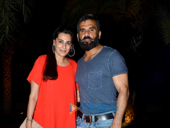 Suniel Shetty & Mana Shetty snapped post dinner at a restaurant in Bandra