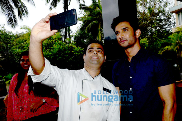 sushant snapped at m s dhoni 3