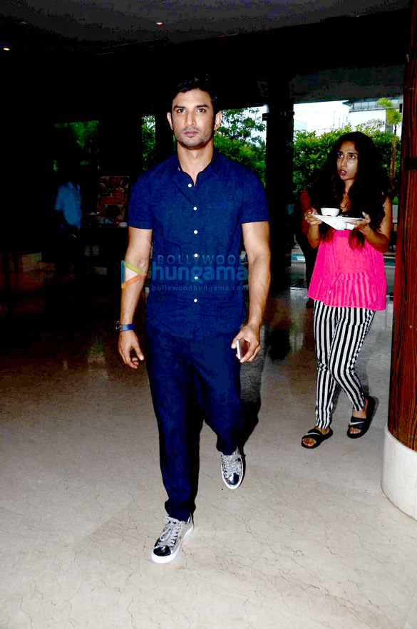 sushant snapped at m s dhoni 4
